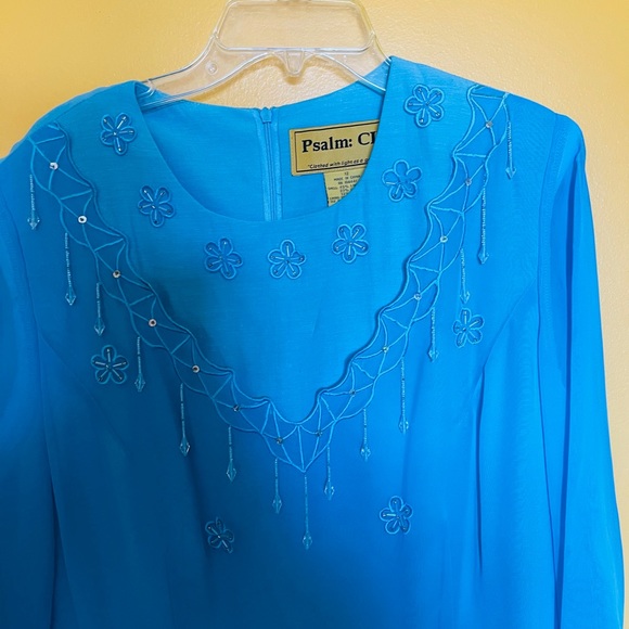 Beautiful dress - Picture 2 of 5